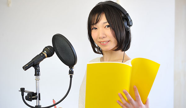 卒業生は人気アニメの声優として活躍中